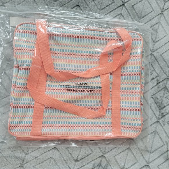 Thirty One Away For The Weekender Travel Bag - NWOT - Picture 4 of 6